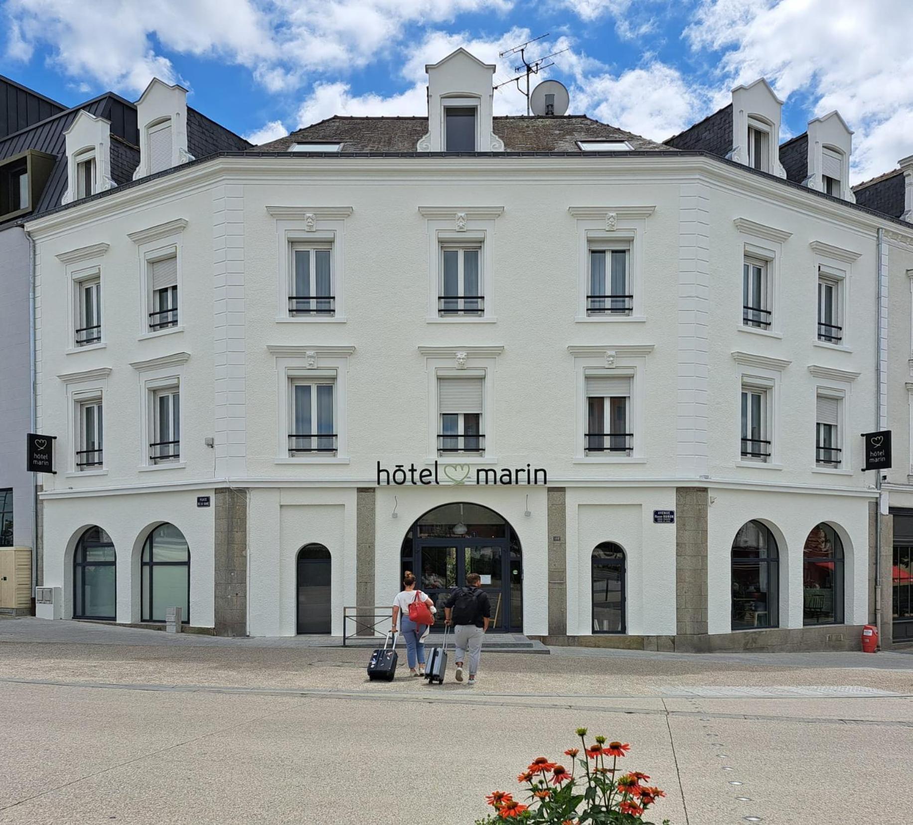 Hotel Et Apparts Marin Laval  Zewnętrze zdjęcie